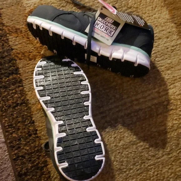 Sketcher's safety shoes size 7 - Picture 2 of 5